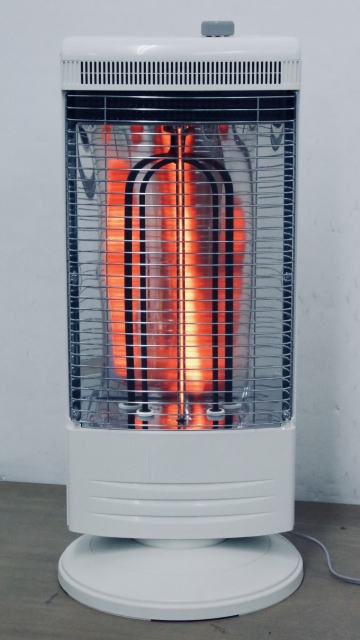 長方形でフレームが白いカーボン式ヒーター