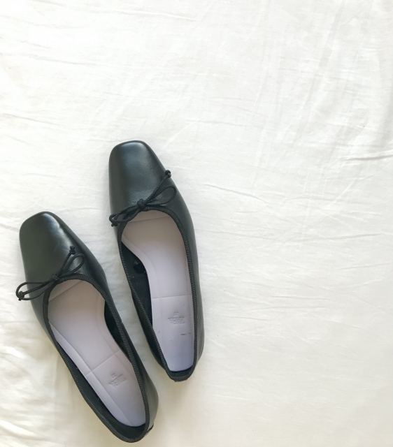 黒いパンプス